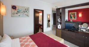 Postel nebo postele na pokoji v ubytování Lu' Hotel Carbonia