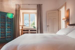 Postel nebo postele na pokoji v ubytování Hotel Villa Emden + 30 fotografií