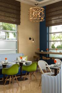 Circa 39 Hotel, an IHG Hotel的休息区