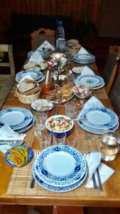 a wooden table with blue and white plates on it at Pensiunea Rozalia in Criţ