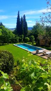 Swimmingpoolen hos eller tæt på Le Mas de Roussillon