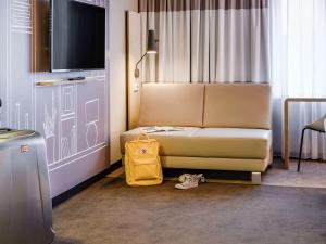 ibis Luebeck City tesisinde bir oturma alanı