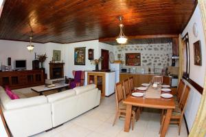 A seating area at Self Catering Chalet Kulina Még 12 kép