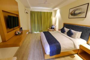 Zip By Spree Hotels Hyde Goa客房内的一张或多张床位