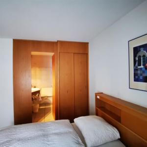 Hotel Crystal tesisinde bir odada yatak veya yataklar