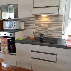 A kitchen or kitchenette at AndEli DUE