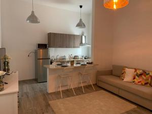 a living room with a couch and a kitchen at Alojamientos Agaete Pueblo N11 in Agaete