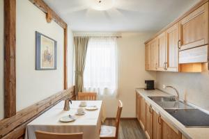 Majoituspaikan Residence Baron keittiö tai keittotila
