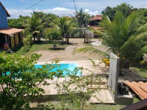 a view of the backyard of a house with a swimming pool at Pousada Tulum in Barra Grande