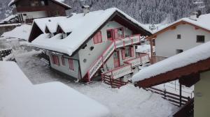 Appartamento Col Val di Fassa con Terrazza BAGNI RINNOVATI 2023 v zime
