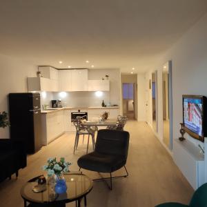 a living room and kitchen with a table and chairs at LE 21 Vue sur Mer in Concarneau