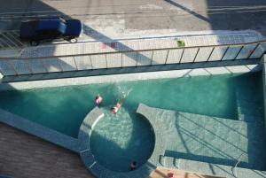 Bazén v ubytování Ilusion Flat -Natal nebo v jeho okolí