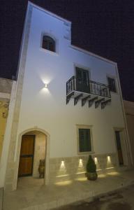 a large white building with a staircase and a balcony at Vicolo del Porto in Lampedusa