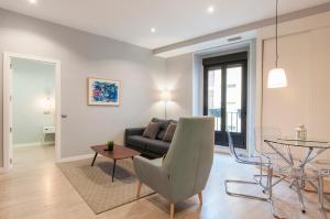 Część wypoczynkowa w obiekcie Arenal Suites Puerta del Sol
