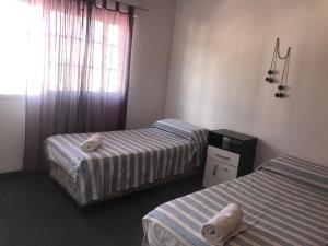 Ένα ή περισσότερα κρεβάτια σε δωμάτιο στο Departamentos Belgrano