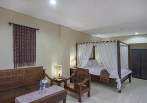 Llit o llits en una habitació de The Jayakarta Suites Komodo Flores
