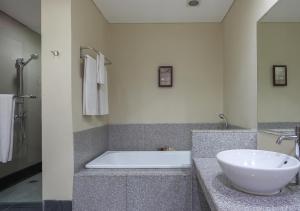 Bany a The Jayakarta Suites Komodo Flores