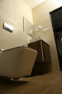 a bathroom with a tub and a sink and a toilet at Riverside Inn Homestay in Cochin