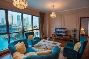 Zona d'estar a FIRST CLASS 3BR with full BURJ KHALIFA VIEW