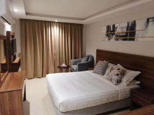 Una cama o camas en una habitación de فندق المربع