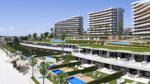 5* Apt, Best Location, Playa San Juan, heated pool في أليكانتي: تصميم معماري لمبنى به مسابح