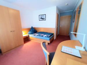 Postel nebo postele na pokoji v ubytování BodenSEE Gästehaus Tettnang ALBERGO