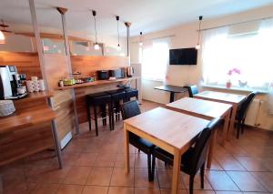 Kuchyň nebo kuchyňský kout v ubytování BodenSEE Gästehaus Tettnang ALBERGO