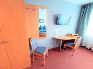 TV a/nebo společenská místnost v ubytování BodenSEE Gästehaus Tettnang ALBERGO