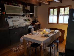 a kitchen with a table with plates and wine glasses at Chalet “In dai Guriuz” in Ravinis