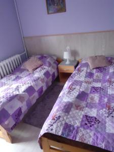 Łóżko lub łóżka w pokoju w obiekcie Pokoje Gościnne Pod Wiatrakiem
