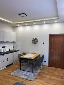 A kitchen or kitchenette at Rose Lux