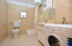 Apartman Zora tesisinde bir banyo