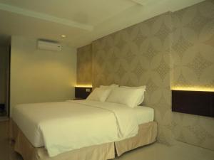 Tempat tidur dalam kamar di White Rock Lodge