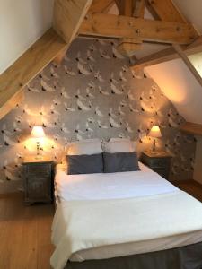 a bedroom with a bed with birds on the wall at Touquet's Garden in Cucq