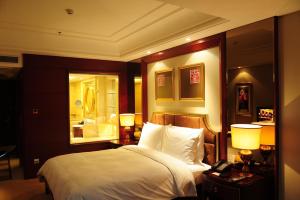 Ένα ή περισσότερα κρεβάτια σε δωμάτιο στο Dynasty International Hotel Dalian