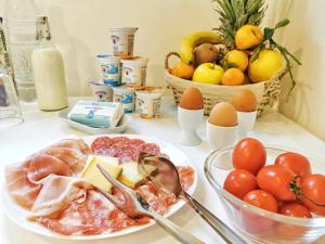 Jedlo v ubytovaní bed & breakfast alebo blízkom okolí