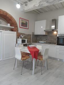 Kuchyň nebo kuchyňský kout v ubytování residence San miniato