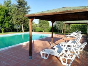 Bazén v ubytování residence San miniato nebo v jeho okolí