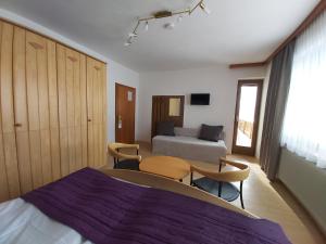 Posteľ alebo postele v izbe v ubytovaní B&B Pension Karlsdorfer Hof