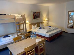 En eller flere senge i et værelse på Gasthaus zum Schloßwirt