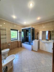 Kúpeľňa v ubytovaní Apartamenty pod Holicą