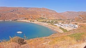 Galeriebild der Unterkunft Spathi Beach Suites Kea in Spathi 