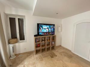 a living room with a flat screen tv on a wall at Le soleil de Malaucène in Malaucène