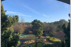 Vista de la piscina de Studio lumineux idéalement situé (golf et plage). o d'una piscina que hi ha a prop