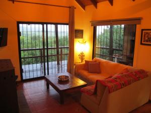 a living room with a couch and a coffee table at Cabaña Los Pololos in Villa Serrana