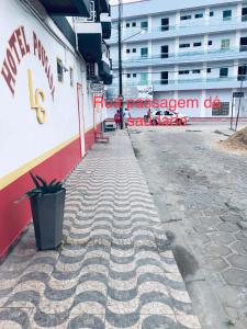 an empty sidewalk in front of a building at Hotel Pousada LG in Breves