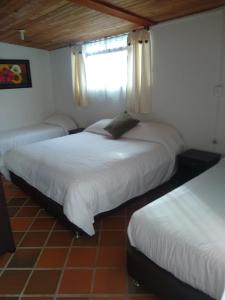 Un pat sau paturi într-o cameră la Hostal Villa Anita