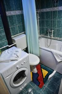 Vannas istaba naktsmītnē Galata Apartment