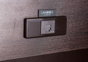 a lightswitch on the side of a wall at APA Hotel Yodoyabashi Kitahama Ekimae in Osaka