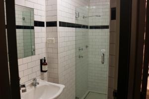 Koupelna v ubytování Darlo Bar Darlinghurst